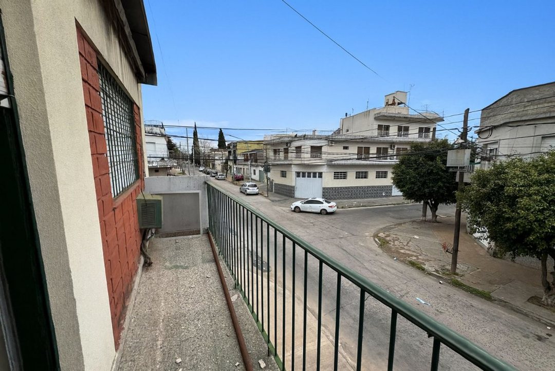 DPTO 3 AMB VENTA CASEROS COCHERA/BAULERA/ BALCONES