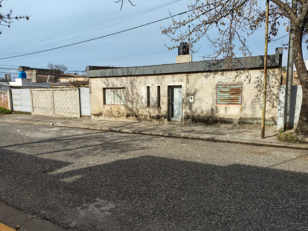 REMAX/VENDE/CASA DE DOS DORMITORIOS/APTA CREDITO