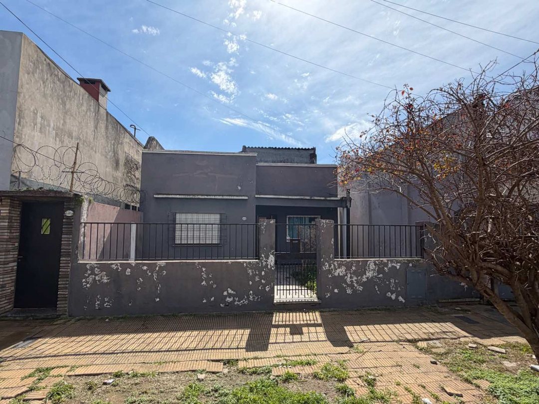 CASA 3 AMBIENTES EN VENTA EN CUIDADELA