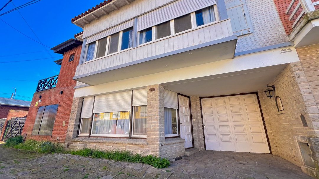 VENTA CASA 5 AMB C/DEP GARAGE PATIO 50M DEL MAR
