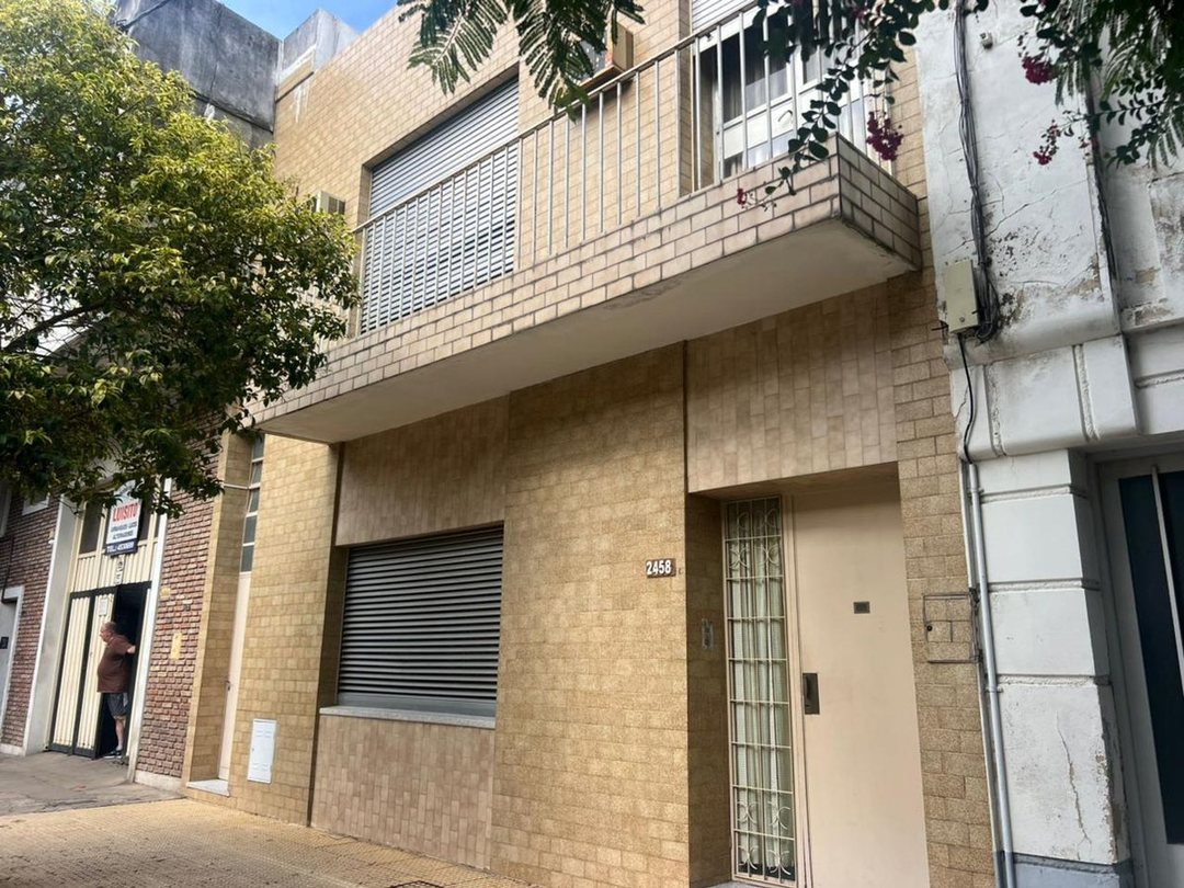 Venta | Casa 4 dormitorios y patio en Barrio Roma