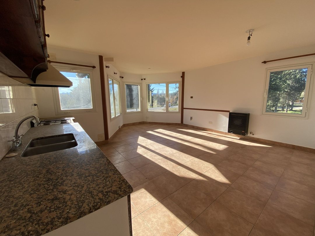 Departamento vista al lago con hermoso Bow Window