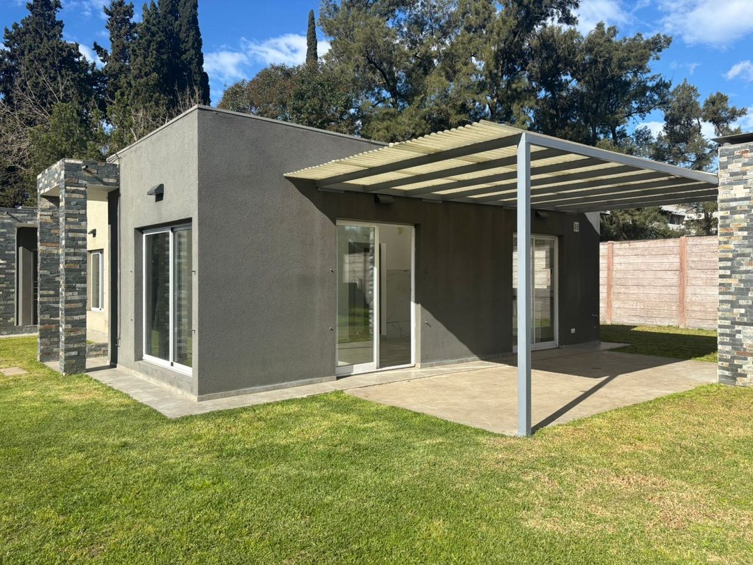VENTA DE CASA EN TORTUGUITAS EN COMPLEJO CERRADO