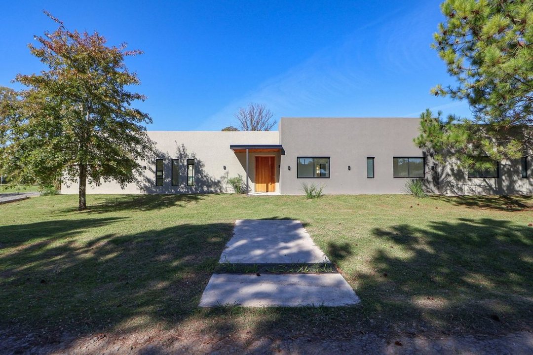 CASA EN VENTA 4 AMB FINANCIACION -LA ELINA LUJAN