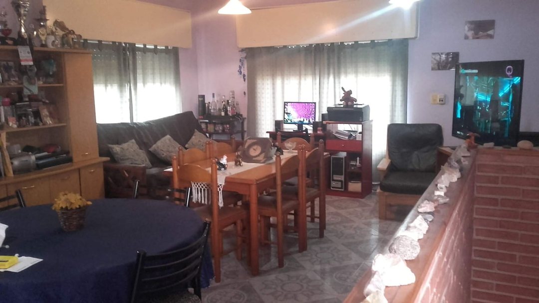 VENTA 2 CASAS CON SALON COMERCIAL COCHERA LUDUEÑA