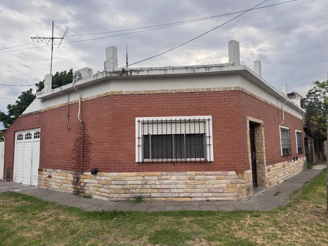 Casa en venta 4 ambientes Berazategui