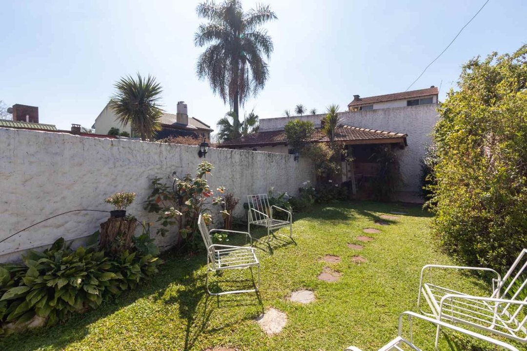 Venta Casa Olivos luminosa con Jardín y parrilla