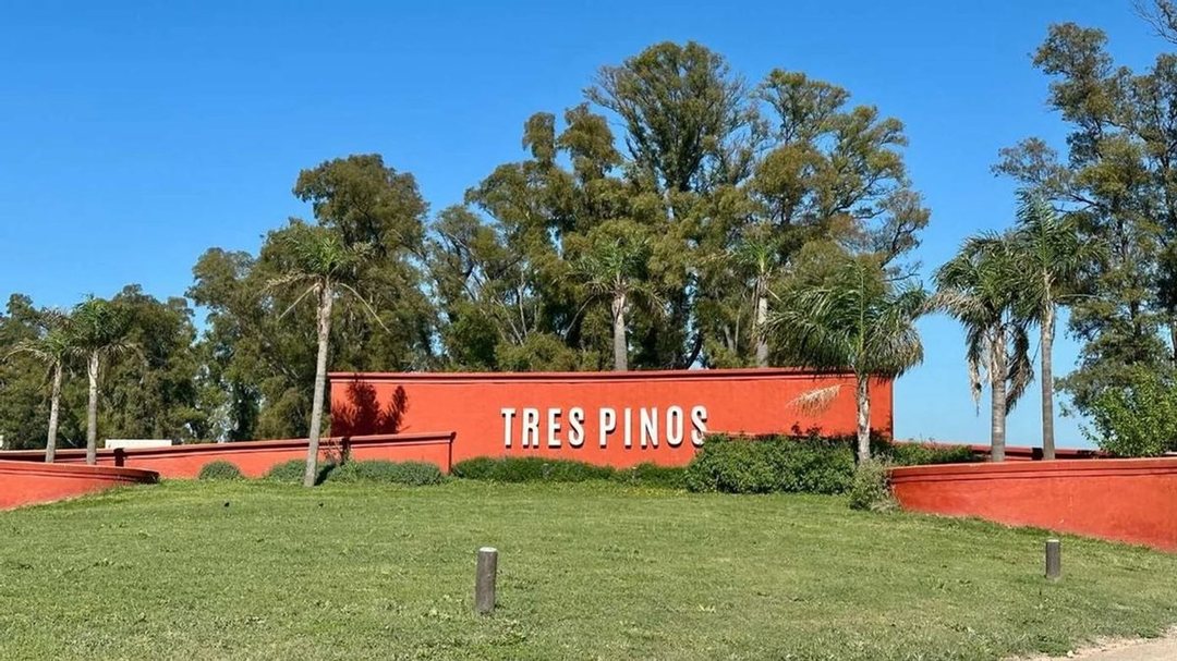 LOTE EN VENTA EN CLUB DE CAMPO TRES PINOS