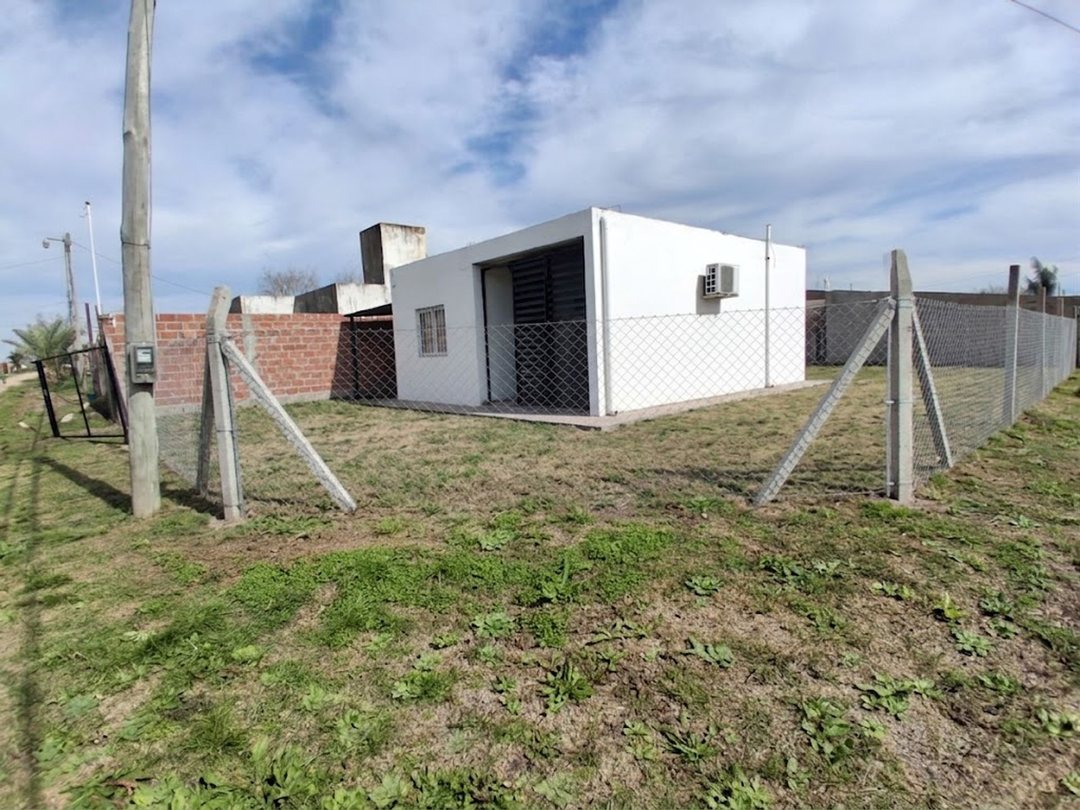 Casa 1 dormitorio en esquina + terreno, San Benito