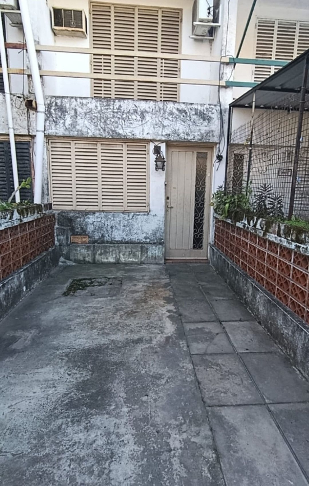 CASA TIPO DÚPLEX EN VENTA DOS DORMITORIOS ZONA SUR