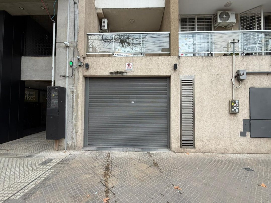 VENTA COCHERA CUBIERTA BARRIO LOURDES