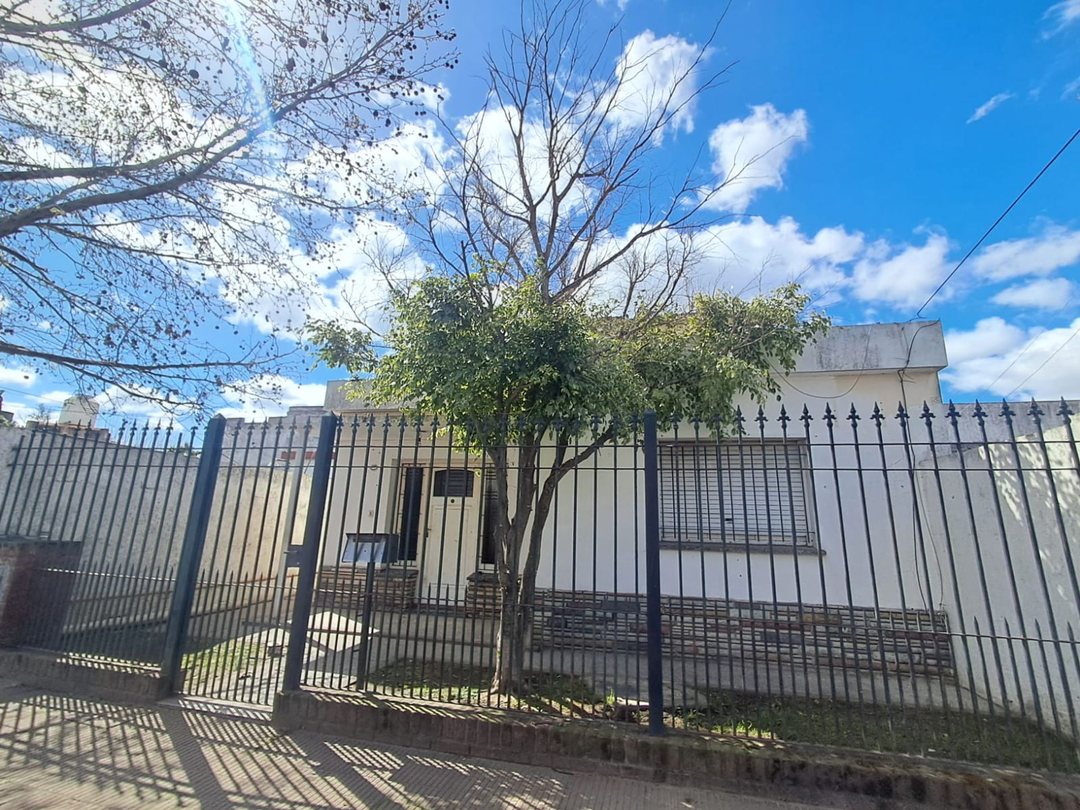 VENTA CASA 4 AMBIENTES HURLINGHAM