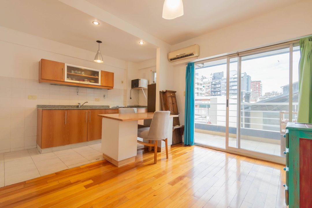 DEPTO 2 AMB ALQUILER ALMAGRO BALCON AMENITIES LUZ