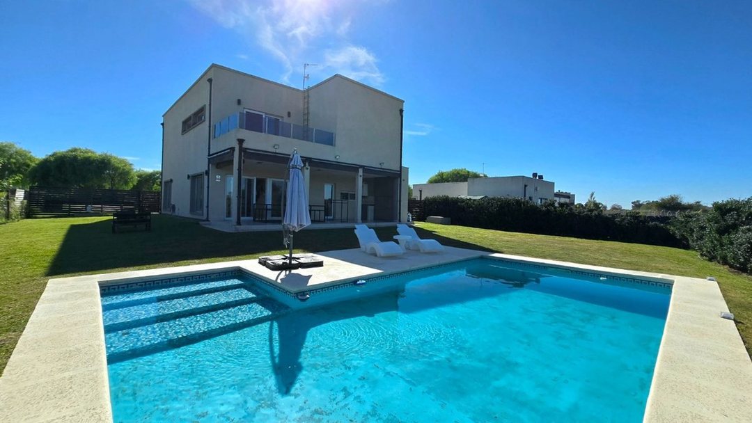 ALQUILER CASA 5AMB PISCINA SAN RAMIRO P. DEL ESTE