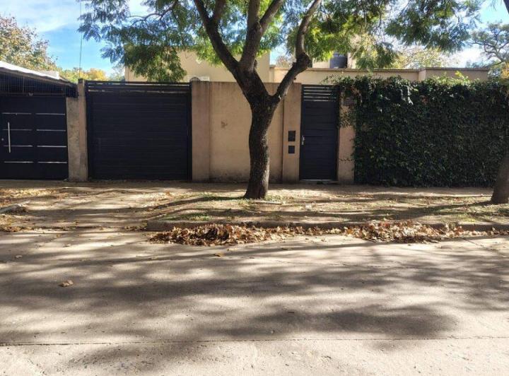 Casa · 120m² · 6 Ambientes · 1 Cochera