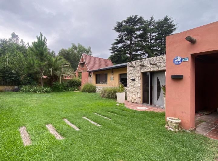 Casa · 180m² · 4 Ambientes · 2 Cocheras