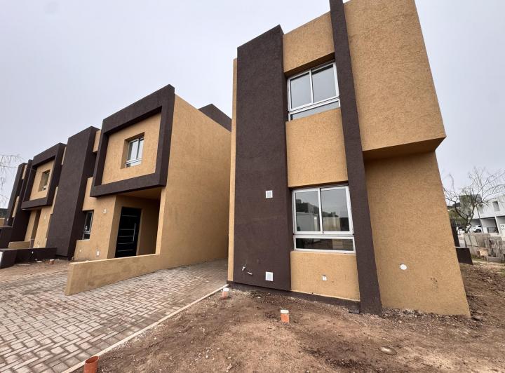 Casa · 86m² · 4 Ambientes · 1 Cochera