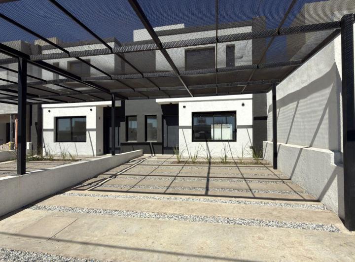 Casa · 130m² · 4 Ambientes · 2 Cocheras