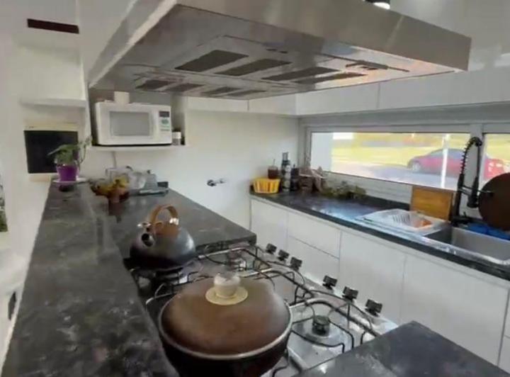Casa · 1500m² · 4 Ambientes · 2 Cocheras