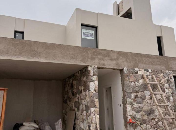 Casa · 220m² · 5 Ambientes · 1 Cochera