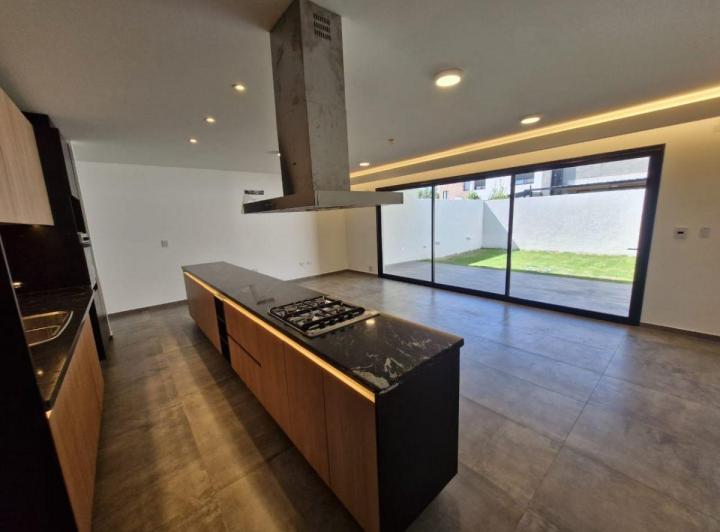 Casa · 190m² · 5 Ambientes · 2 Cocheras