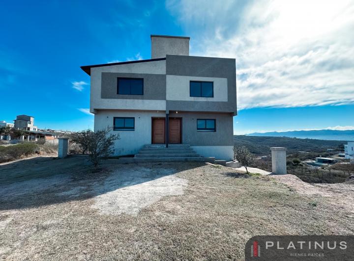 Casa · 460m² · 4 Ambientes · 2 Cocheras