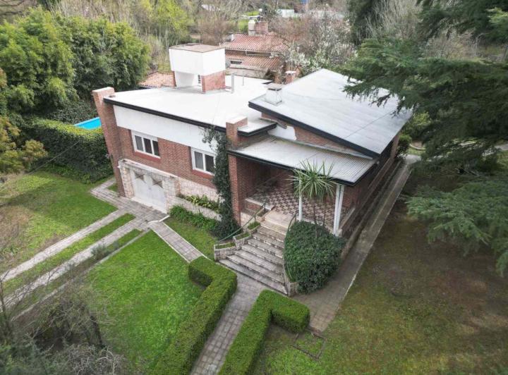 Casa · 253m² · 4 Ambientes · 1 Cochera
