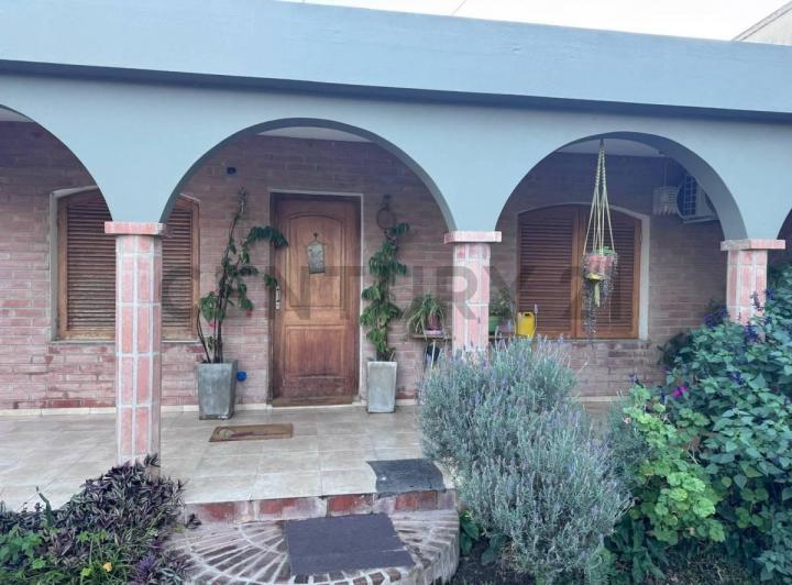 Casa · 180m² · 4 Ambientes · 1 Cochera