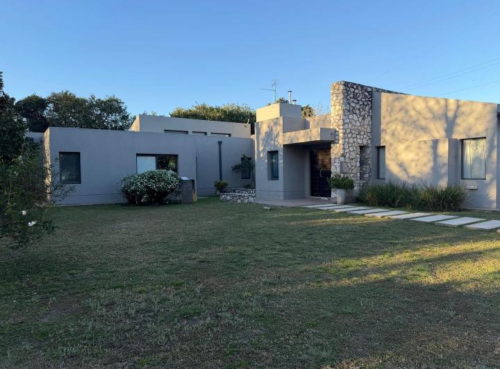 Casa · 370m² · 10 Ambientes
