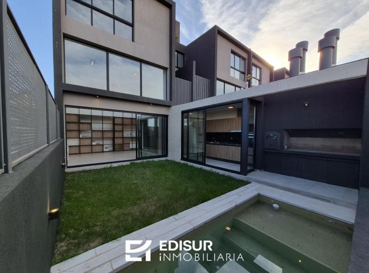 Casa · 180m² · 13 Ambientes · 2 Cocheras