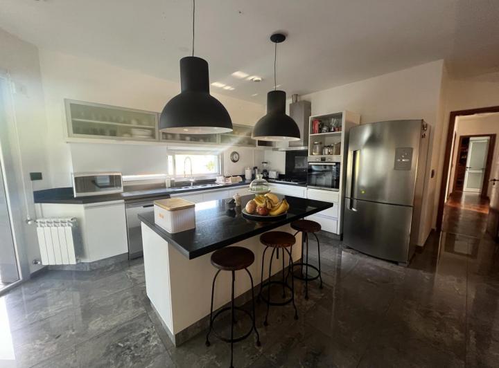 Casa · 330m² · 3 Ambientes