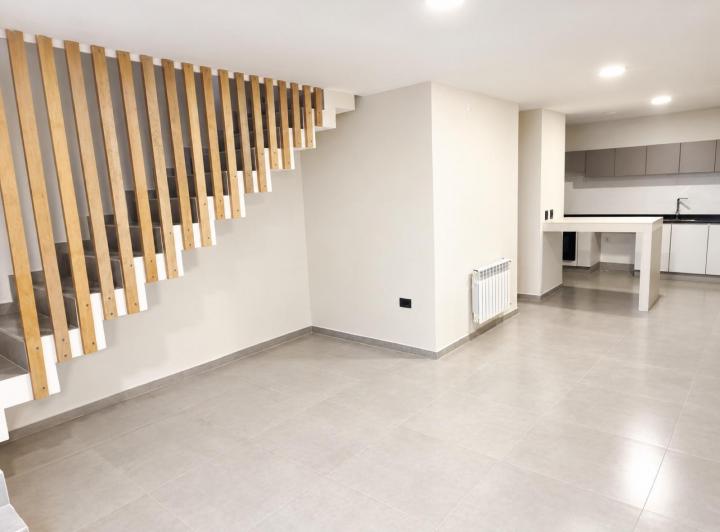 Casa · 95m² · 4 Ambientes · 2 Cocheras