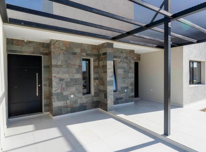 Casa · 180m² · 3 Ambientes · 1 Cochera