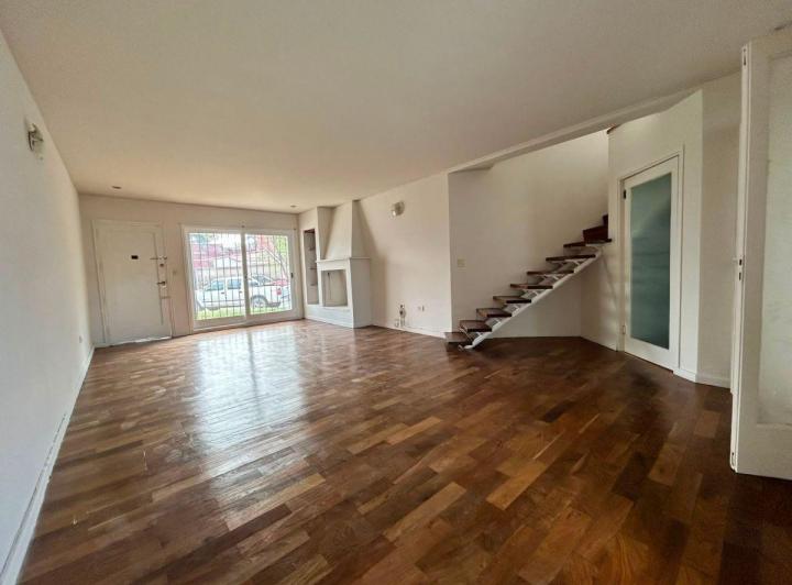 Casa · 160m² · 8 Ambientes · 1 Cochera