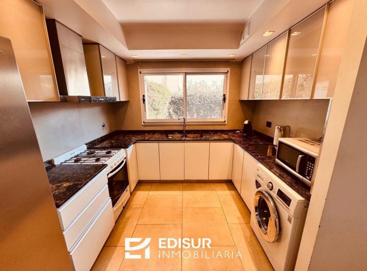 Casa · 130m² · 5 Ambientes · 1 Cochera