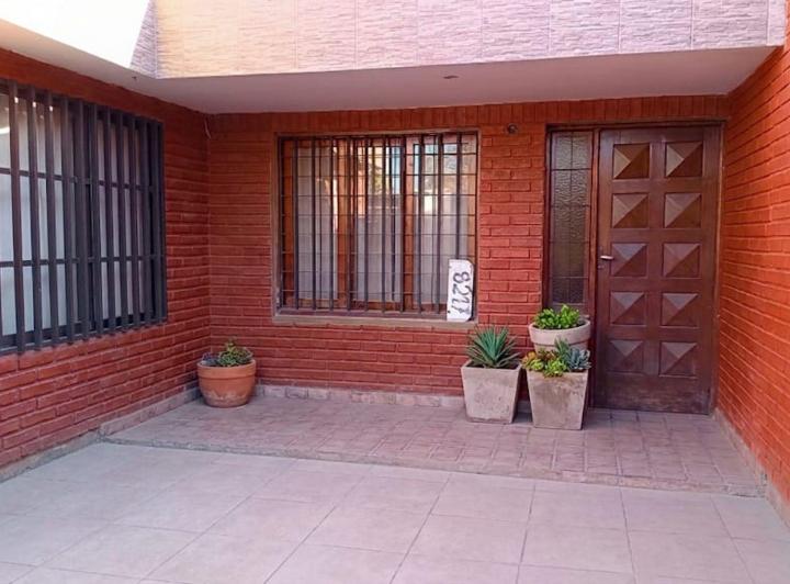 Casa · 270m² · 5 Ambientes · 2 Cocheras