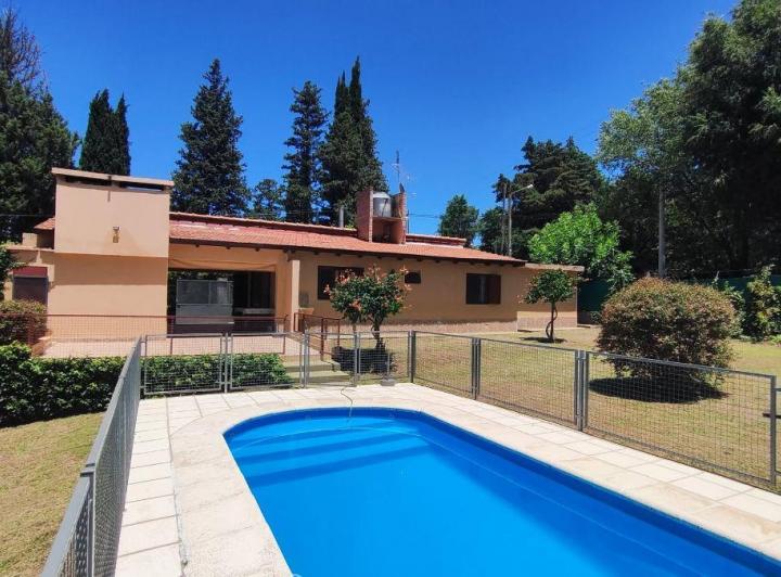 Casa · 105m² · 4 Ambientes · 2 Cocheras