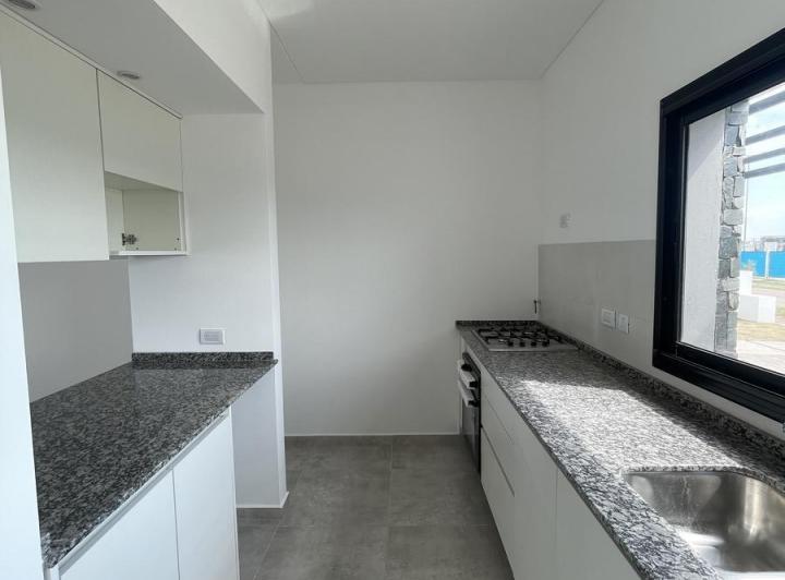 Casa · 80m² · 5 Ambientes · 2 Cocheras