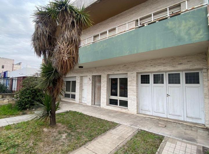 Casa · 256m² · 6 Ambientes · 1 Cochera