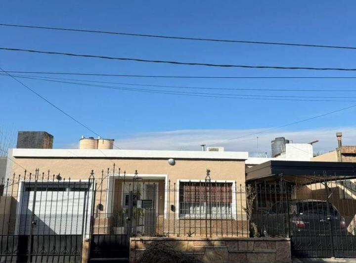 Casa · 130m² · 7 Ambientes · 2 Cocheras