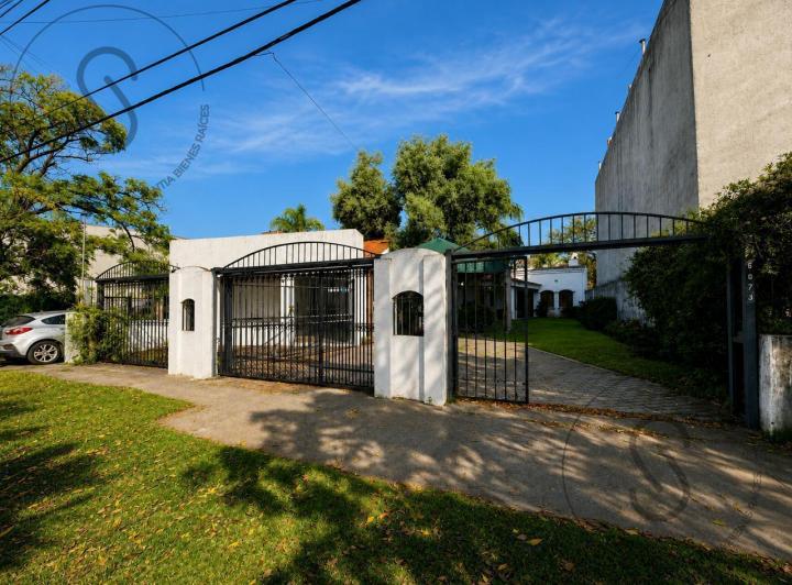 Casa · 340m² · 6 Ambientes · 2 Cocheras