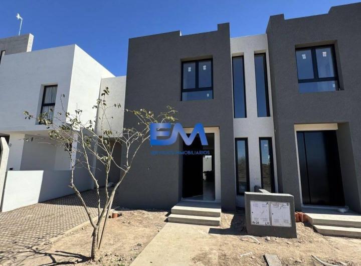 Casa · 140m² · 6 Ambientes · 1 Cochera