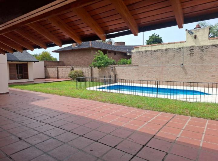 Casa · 387m² · 7 Ambientes · 2 Cocheras
