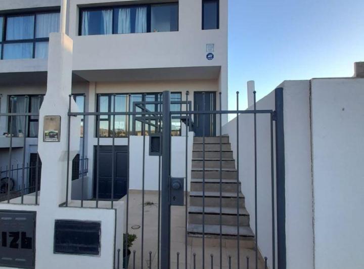 Casa · 231m² · 4 Ambientes · 1 Cochera