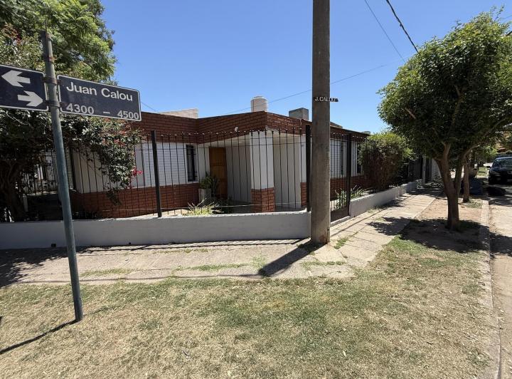 Casa · 282m² · 2 Ambientes · 2 Cocheras