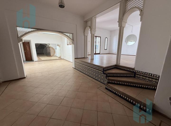 Casa · 660m² · 5 Dormitorios · 4 Cocheras