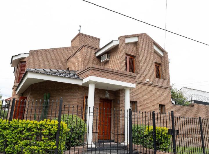 Casa · 134m² · 5 Ambientes · 1 Cochera