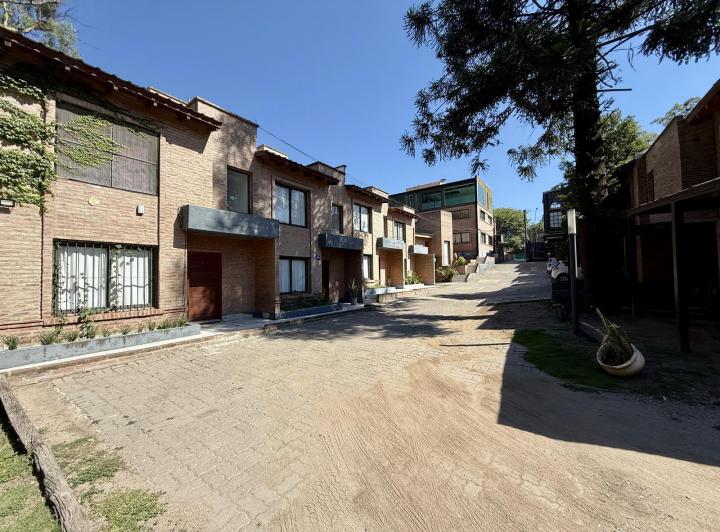 Casa · 110m² · 5 Ambientes · 2 Cocheras