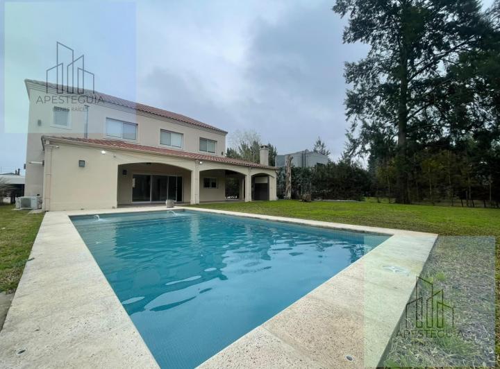 Casa · 250m² · 5 Ambientes · 5 Cocheras