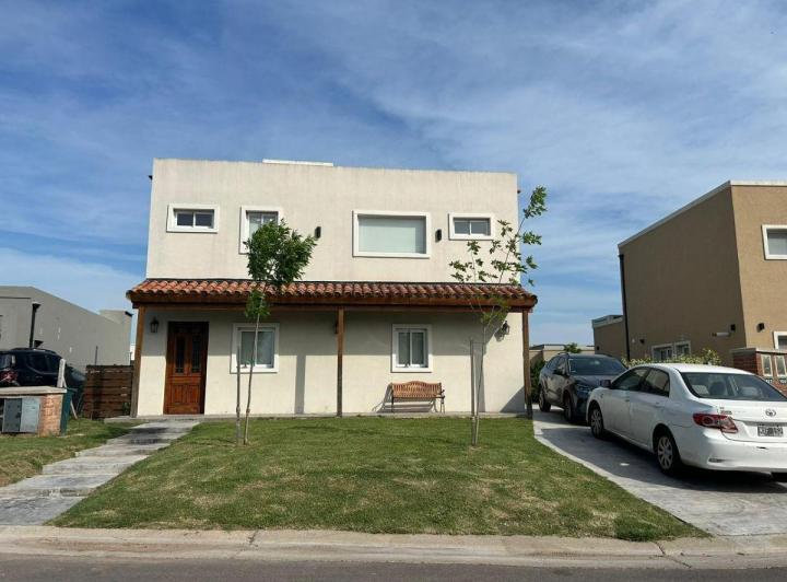 Casa · 136m² · 4 Ambientes